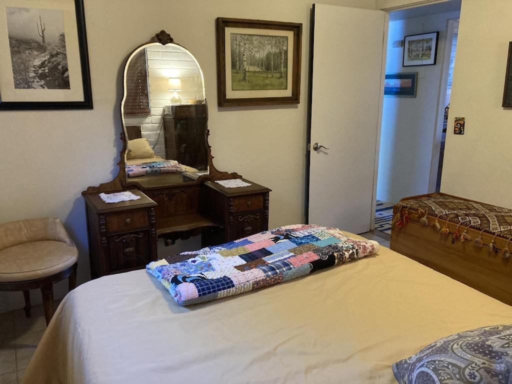 Casa Azul - Cute Centrally Located Adobe With Large Fenced Outdoor Living For Pets And Adults, Non-Smoking Тусон Экстерьер фото